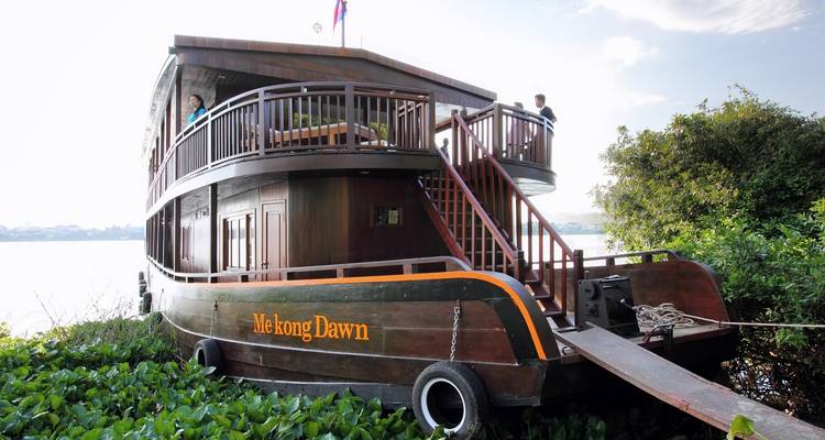Downstream Mekong River Cruise Tours From Cambodia To Vietnam – 10 Days - VietLong Travel 3