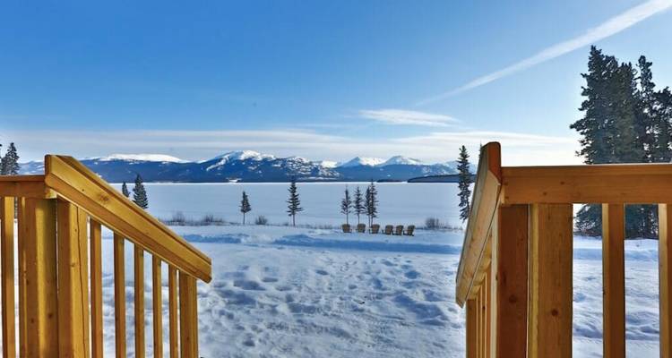 Lakefront Cabin Stay Under the Aurora Skies from Vancouver - Landsby 7
