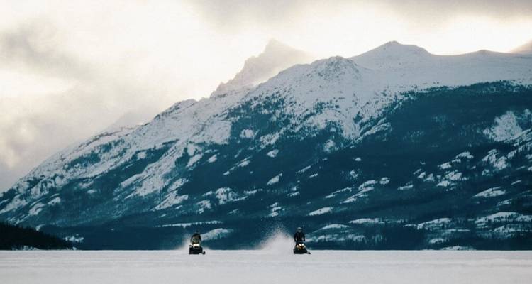 Lakefront Cabin Stay Under the Aurora Skies from Vancouver - Landsby 9
