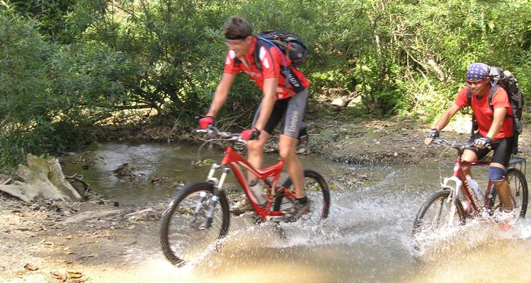 Circuit de 4 jours à vélo pour découvrir le nord du Laos à partir de Luang Prabang - Tiger Trail Travel 1