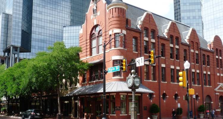 Historisch gebouw aan Main St, Dallas.