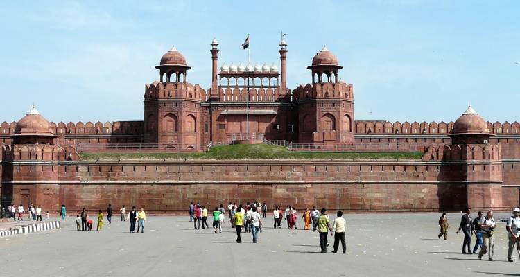 Le Fort Rouge à Delhi avec des visiteurs.