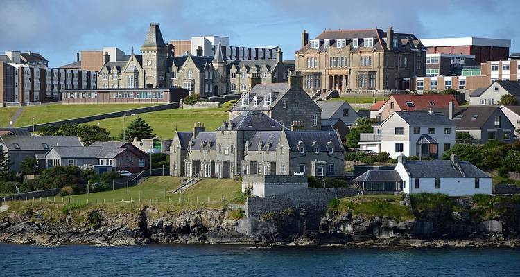 De isla en isla por el Atlántico norte - islas británicas, islas Feroe e Islandia: hacia el norte - Hurtigruten 4
