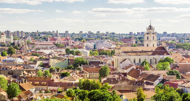 Luchtfoto van het stadslandschap van Vilnius met historische gebouwen.