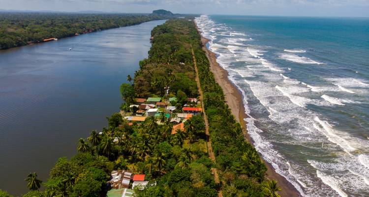 Geluxe: Costa Rica: Tortuguero, La Fortuna & Rio Celeste - G Adventures 2