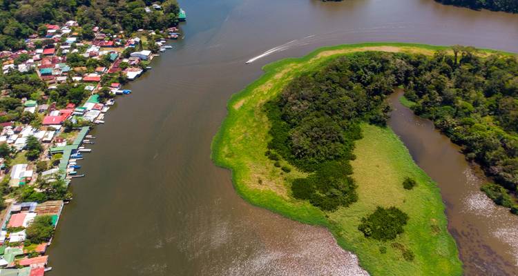 Geluxe: Costa Rica: Tortuguero, La Fortuna & Rio Celeste - G Adventures 7