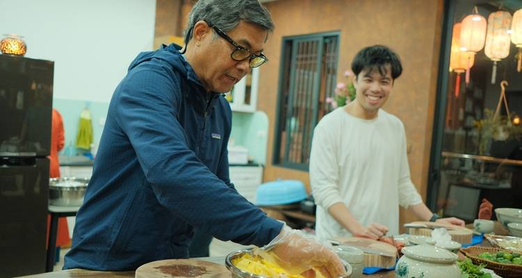 Cours de cuisine en petit groupe avec visite du marché : Cueillette gratuite, livre de recettes, vin à volonté et bien plus encore ! - Up Travel Vietnam 4