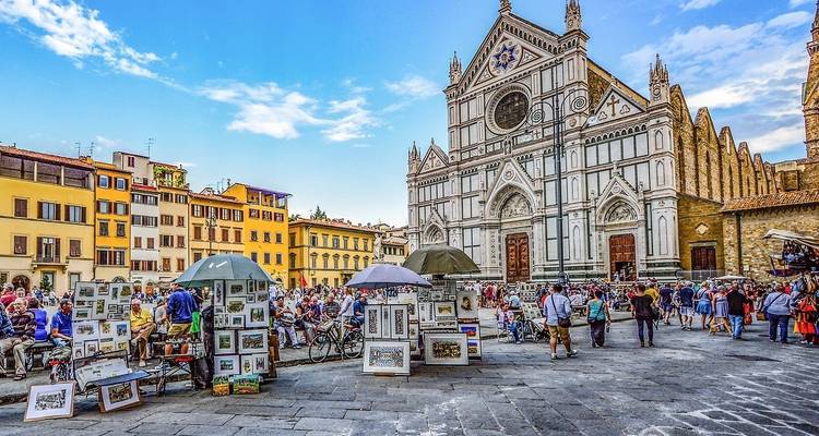 Marché de rue avec la Basilique de Santa Croce en arrière-plan