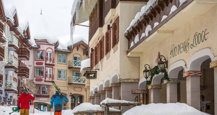Esquí en Columbia Británica: Estación de Sun Peaks - Landsby 3