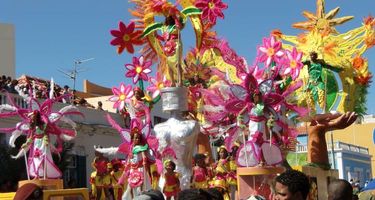 El carnaval más colorido de África en Mindelo - DIAMIR Erlebnisreisen 3