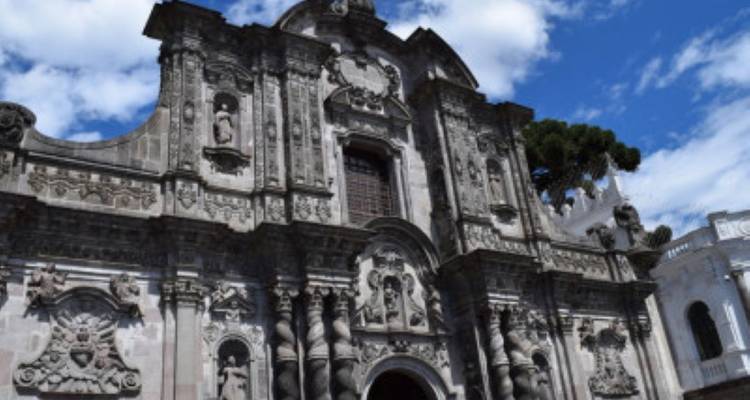 Rental Car Round Trip Family Tour Ecuador - avenTOURa 1