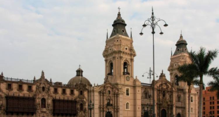 Perú Hop - en autobús por Perú - avenTOURa 1