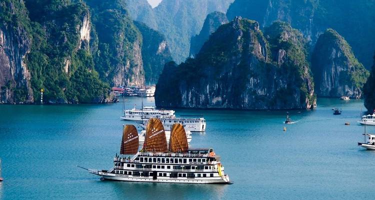 Exploración del Norte y el Sur de Vietnam 7Días/6Noches - Bee Gng International Joint Stock Company 7