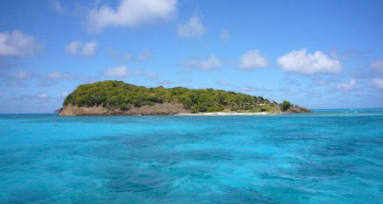 Sailing Trip to the Dream Islands of the Grenadines - avenTOURa 4