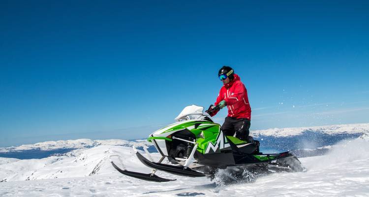 Yukon Winter Adventure With Aurora, Snowmobiling, Dog Sledding & More from Vancouver - Landsby 3