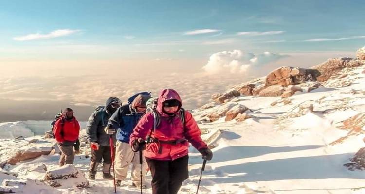 7 días de escalada al Kilimajaro por la Ruta Marangu y 1 viaje de un día al pueblo de Maasai + circuito de un día a las fuentes calientes de Kikuletwa + 3 noches de estancia en hotel - kilimanjaro habitas 4