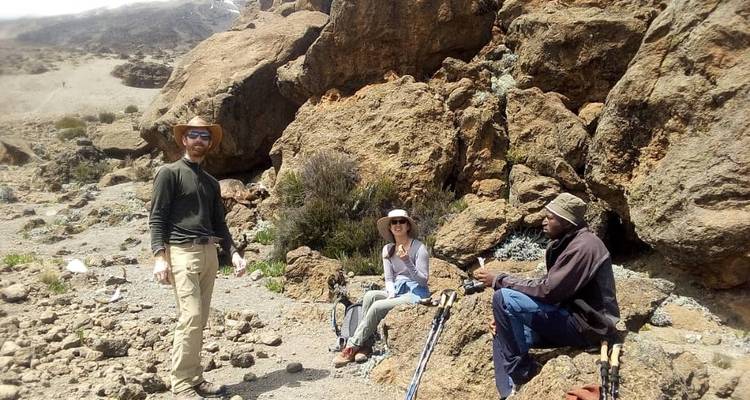 7 días de escalada al Kilimajaro por la Ruta Marangu y 1 viaje de un día al pueblo de Maasai + circuito de un día a las fuentes calientes de Kikuletwa + 3 noches de estancia en hotel - kilimanjaro habitas 9