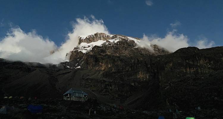 Ascenso al Monte Kilimanjaro por la Ruta de Marangu 8 días Tanzania - todo el alojamiento y el transporte están incluidos - Click Expeditions 9