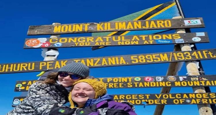 Ascenso al Monte Kilimanjaro por la Ruta de Marangu 8 días Tanzania - todo el alojamiento y el transporte están incluidos - Click Expeditions 1