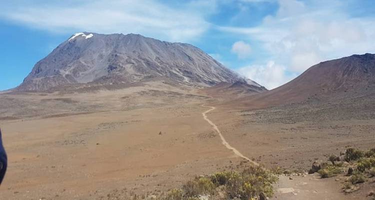Ascension en groupe du Mont Kilimandjaro par la route Marangu - 8 jours en Tanzanie (tous les hébergements et transports sont inclus) - Click Expeditions 1