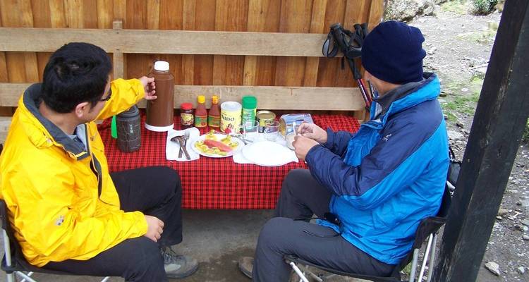 Grupo de Escalada al Monte Kilimanjaro Vía Ruta Machame 9 Días Tanzania (todo el alojamiento y el transporte están incluidos) - Click Expeditions 7
