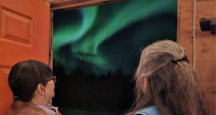 Yellowknife Explorer: Culture by Day, Aurora by Night from Toronto - Landsby 2