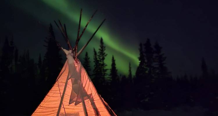 Yellowknife Explorer: Culture by Day, Aurora by Night from Toronto - Landsby 6