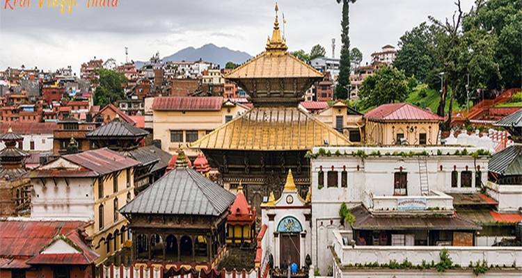 Tempelanlage mit vergoldeten Dächern