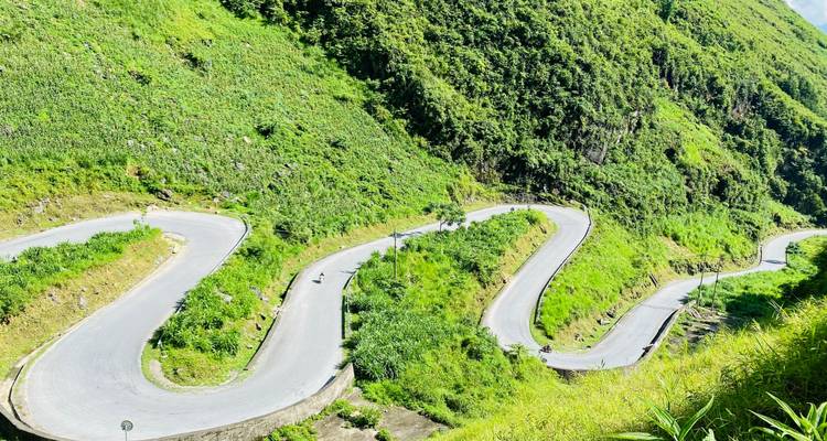 Circuit en moto de la boucle de Ha Giang via Quan Ba, Dong Van et Du Gia - VietLong Travel 3