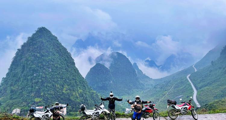 Circuit en moto de la boucle de Ha Giang via Quan Ba, Dong Van et Du Gia - VietLong Travel 4