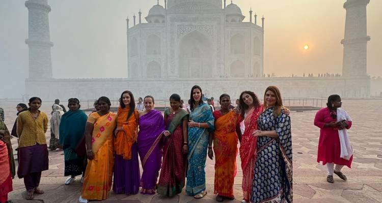 Circuito al Taj Mahal con fotógrafo en coche desde Delhi - Fragrance of Taj 3