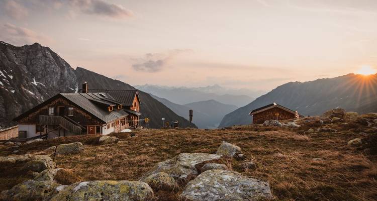 Le sentier des contrebandiers - une randonnée sur la crête principale des Alpes de Zillertal - World of Mountains GmbH 10