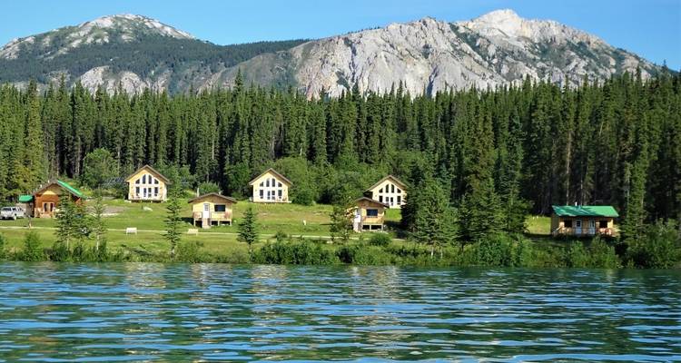 Retiro junto al lago en el País del Sol de Medianoche desde Vancouver - Landsby 7