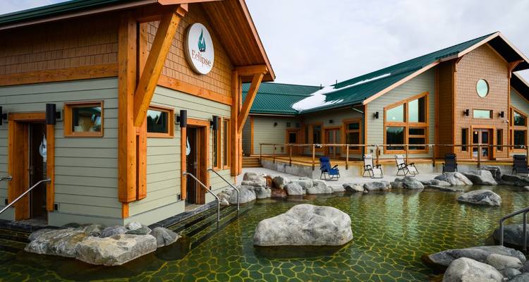 Randonnée, faune, sources d'eau chaude et aurores boréales dans le Yukon depuis Vancouver - Landsby 3