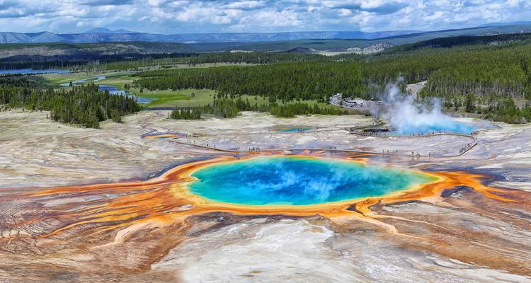 Gran Fuente Prismática en Yellowstone con colores vibrantes.