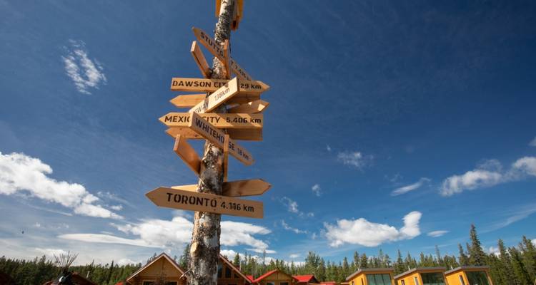 All Inclusive Yukon Summer Chalet from Vancouver - Landsby 1