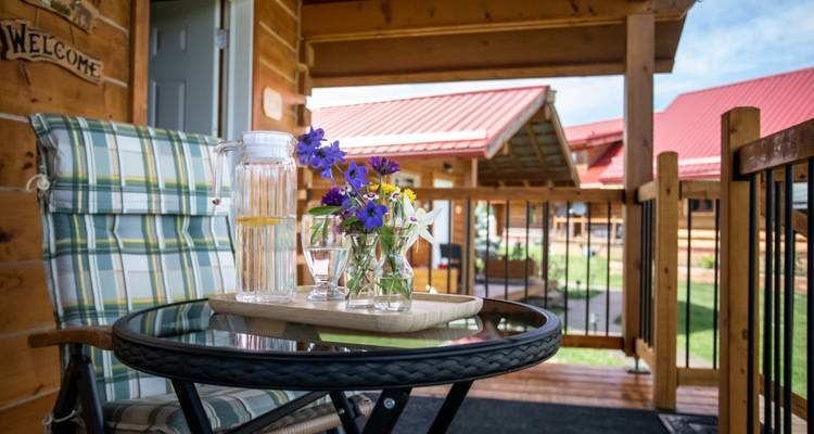 All Inclusive Yukon Summer Chalet from Vancouver - Landsby 4