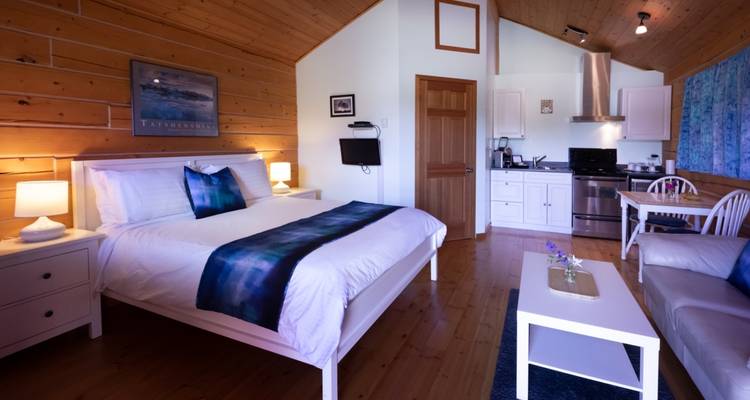 All Inclusive Yukon Summer Chalet from Vancouver - Landsby 6