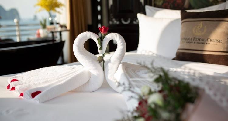 Crucero de 5 estrellas de 2 días y 1 noche por la Bahía de Halong y camarote privado con balcón - Ha Long Bay Lux Cruises Tours 1