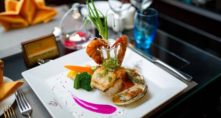 Crucero de 5 estrellas de 2 días y 1 noche por la Bahía de Halong y camarote privado con balcón - Ha Long Bay Lux Cruises Tours 9