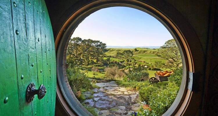 On Two and Four Wheels Through Middle-earth - DIAMIR Erlebnisreisen 2