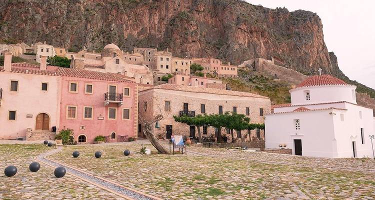 Circuit privé Epitome de 10 jours : Péloponnèse, île d'Hydra, Météores et meilleurs villages grecs - Eudaimonia Tour Experiences 3