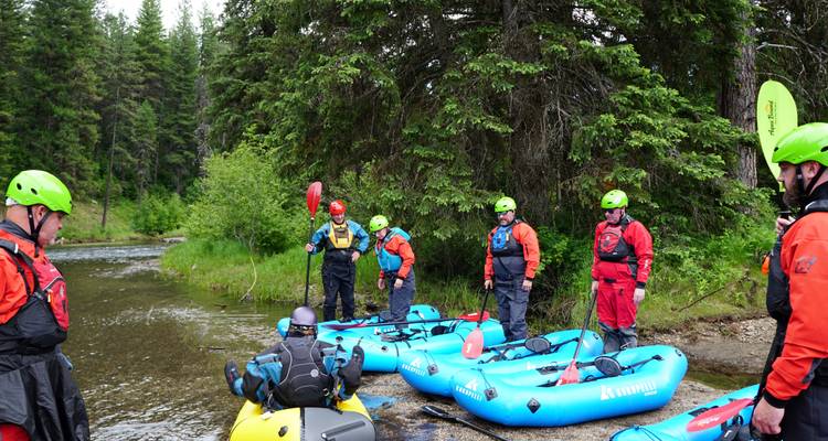 Viaje de Packrafting de Flotación y Forraje, Río Minam - Go Wild: American Adventures 2