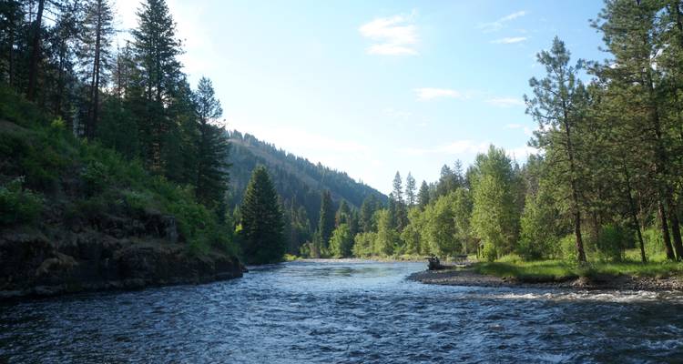 Viaje de Packrafting de Flotación y Forraje, Río Minam - Go Wild: American Adventures 3