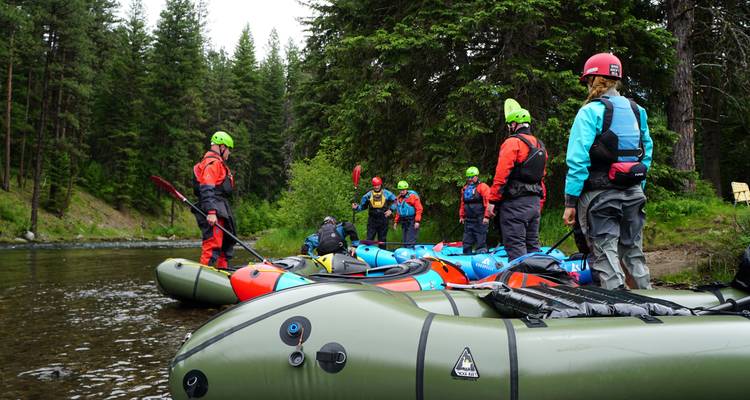 Viaje de Packrafting de Flotación y Forraje, Río Minam - Go Wild: American Adventures 4