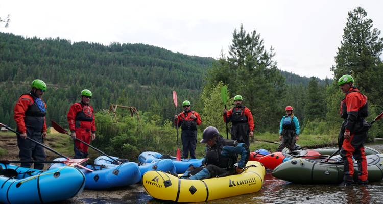 Viaje de Packrafting de Flotación y Forraje, Río Minam - Go Wild: American Adventures 6
