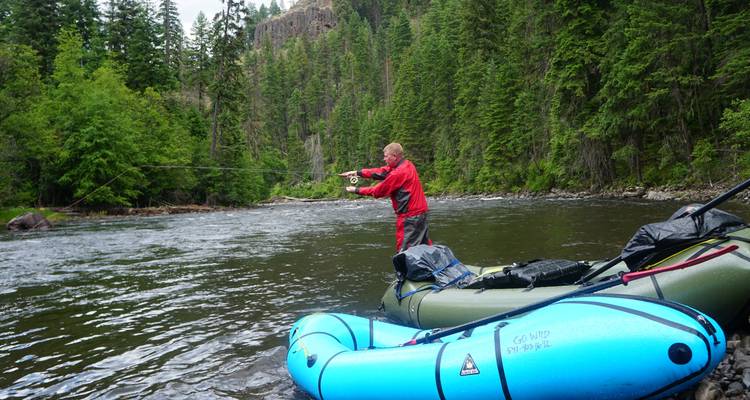 Viaje de Packrafting de Flotación y Forraje, Río Minam - Go Wild: American Adventures 8