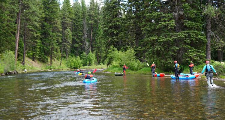 Viaje de Packrafting de Flotación y Forraje, Río Minam - Go Wild: American Adventures 10