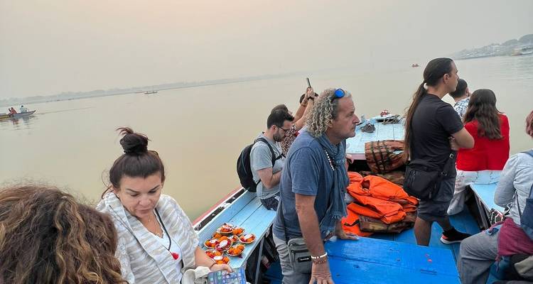 Explore Indian Spiritual Tour with Taj Mahal  6D 5 Nights - Fragrance of Taj 4