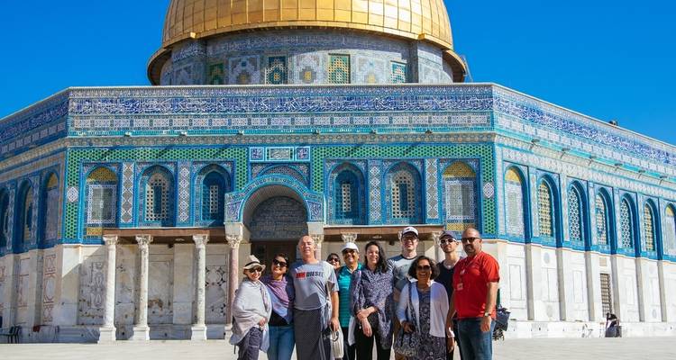 Group photo in front of the Dome of the Rock.